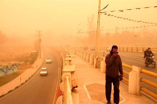 گرد و غبار ادارات 6 شهرستان لرستان را تعطیل کرد